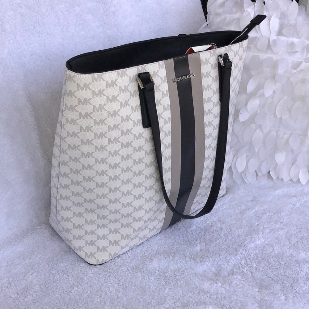 ⚠️SALE⚠️NWT Michael Kors purse. FINAL Price-Firm - Picture 3 of 12